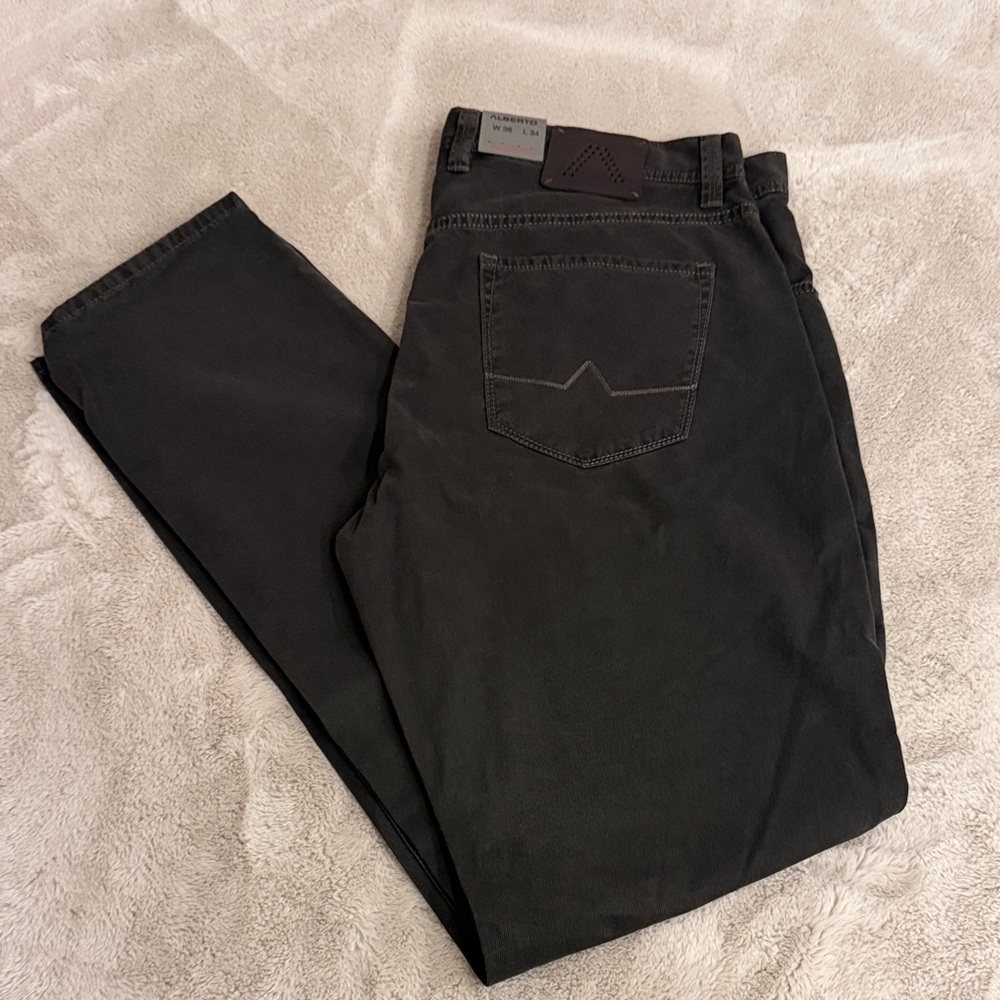 NWT Men's Charcoal Modern Fit Jeans